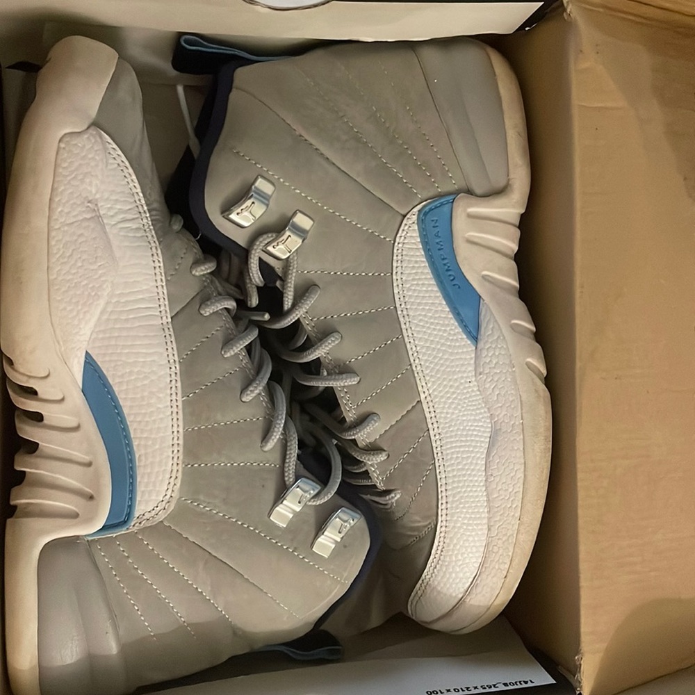 4 USED pairs of Jordan. Sizes are 4 and 4.5